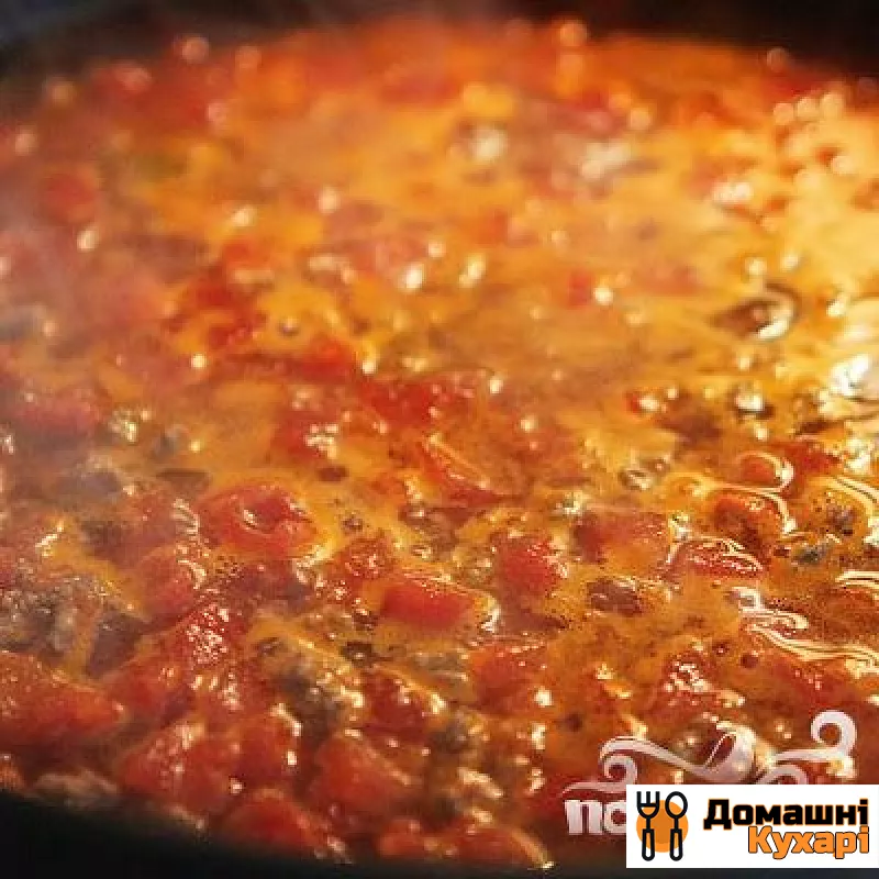 Макароніви з фаршем, помідорами і сирним соусом - фото крок 2