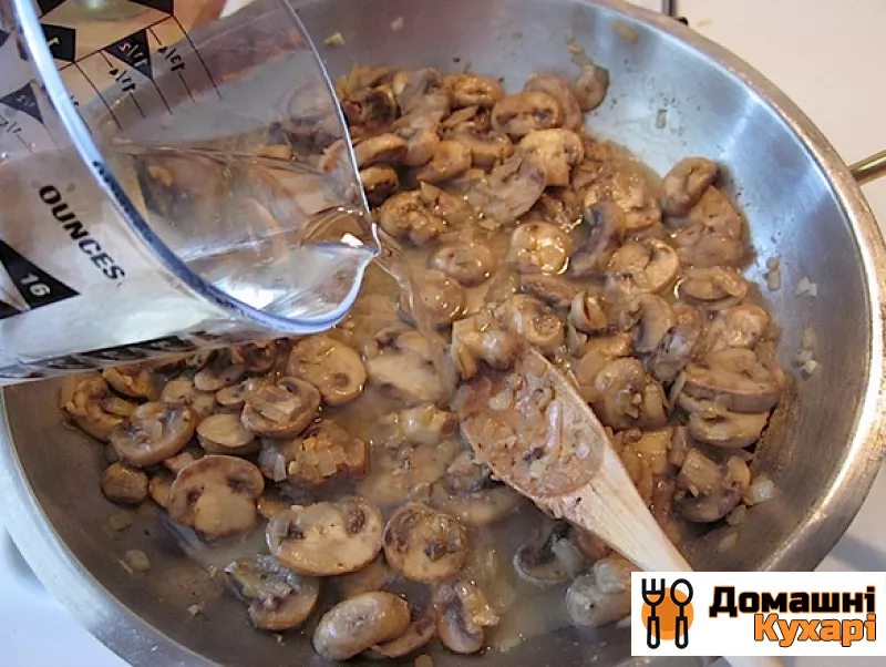 Макарони з грибами і куркою - фото крок 4