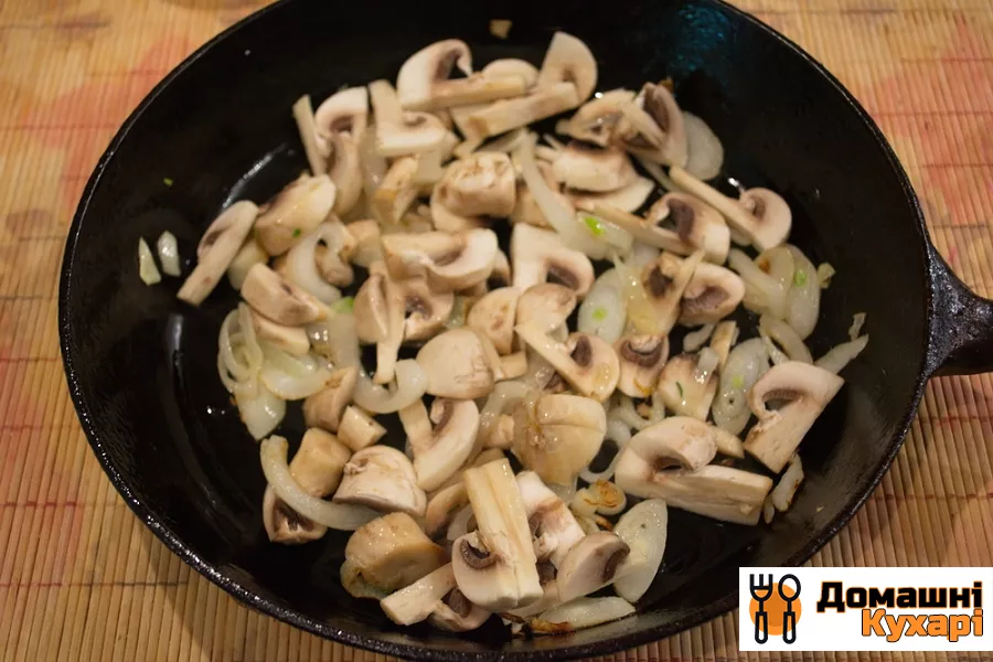 Макарони з грибами в духовці - фото крок 4