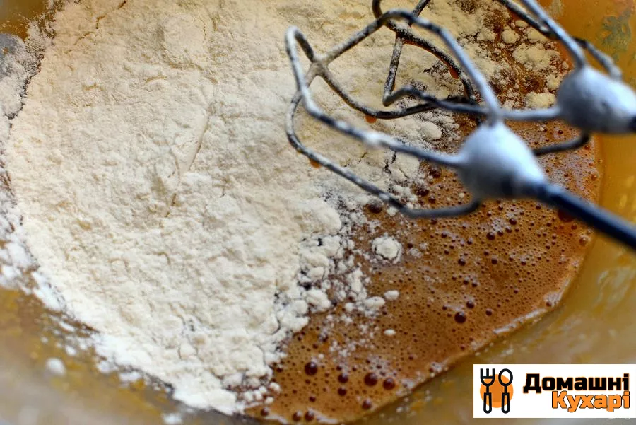 Медовий пиріг з сирною начинкою - фото крок 5
