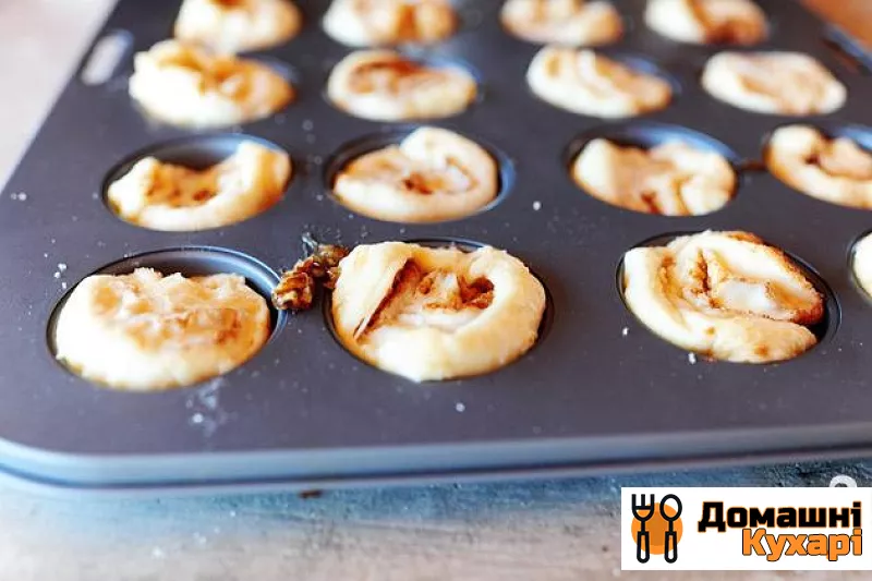 Міні-булочки з горіхами - фото крок 6