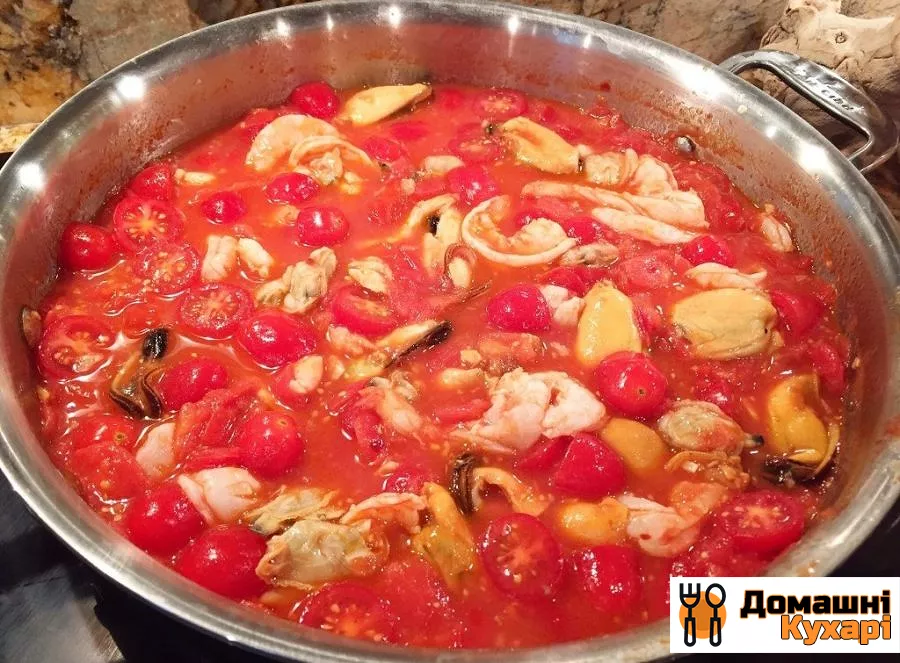 Морепродукти в томатному соусі - фото крок 7